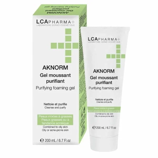 AKNORM EMULSION SEBOREGULATRICE 40 ML + TROUSSE + LCA EAU MIC 100 ML